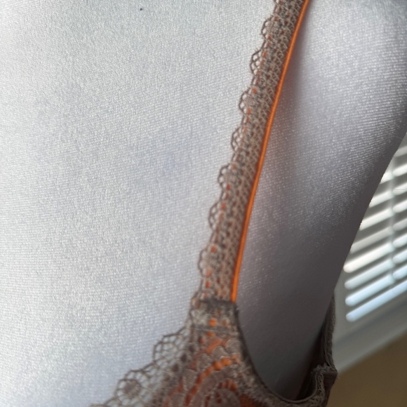 Victoria's Secret Bombshell Miraculous Plunge Bra 36B Orange With Nude Lace - Picture 10 of 10